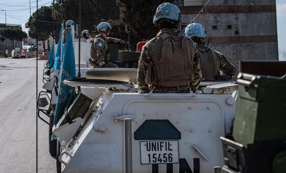 Миротворцы ООН патрулируют населенный пункт Дейр-Кифа на юге Ливана.